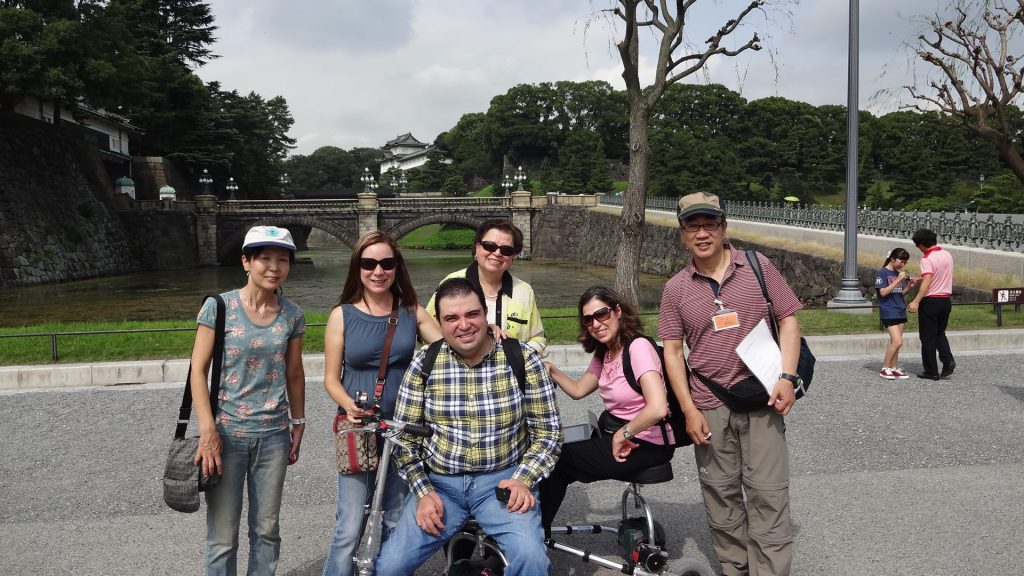 メキシコからの依頼者と皇居で With requesters at the Imperial Palace